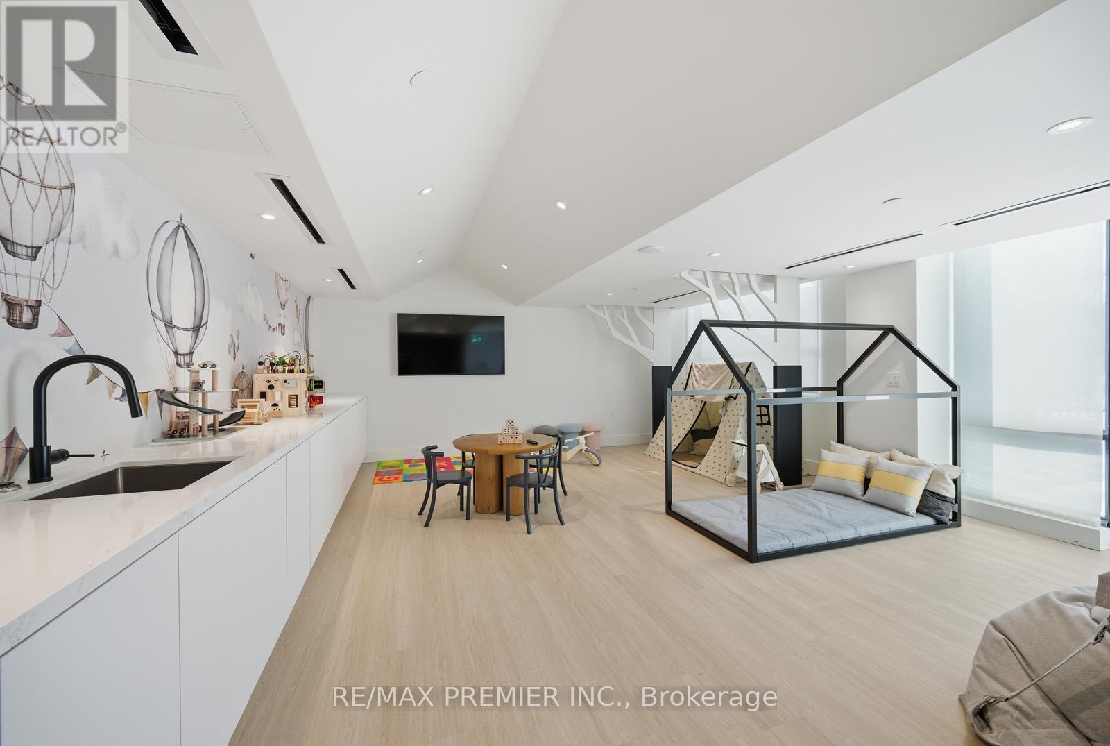 435 - 2075 King Road, King, Ontario  L7B 0R6 - Photo 37 - N12754620