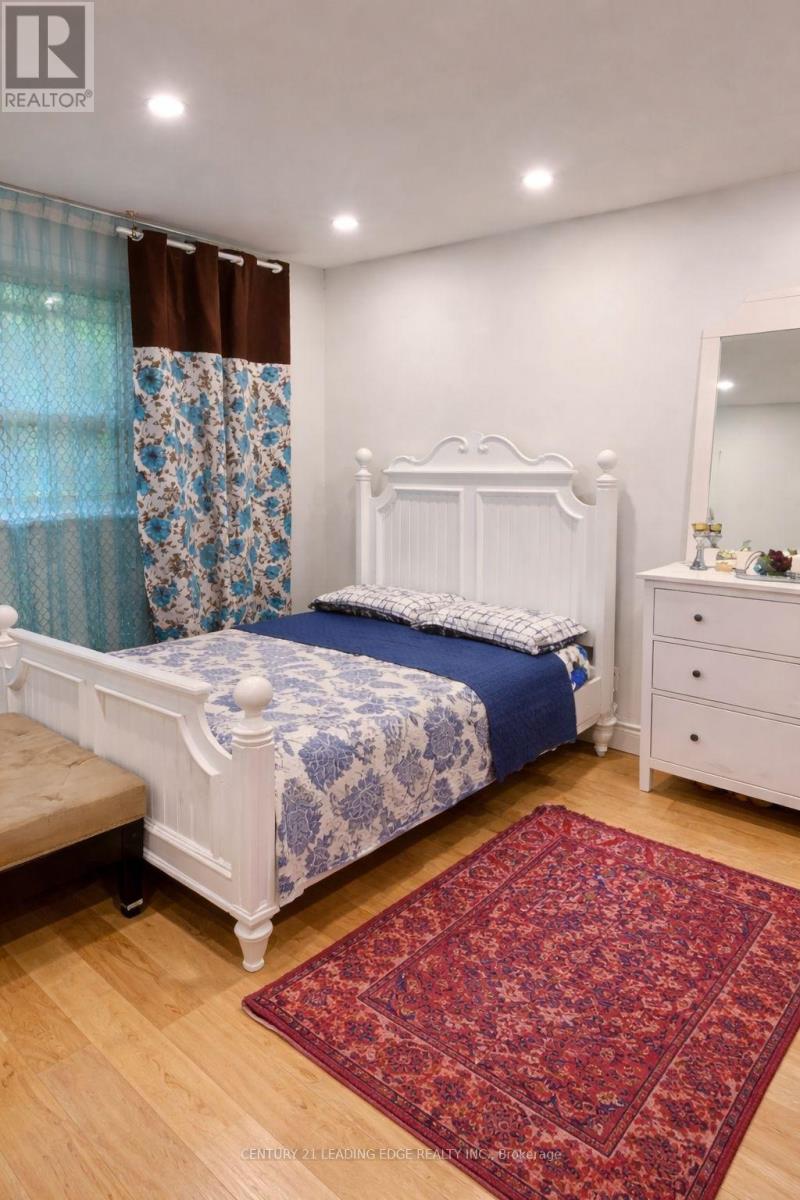 91 Lucas Street, Richmond Hill, Ontario  L4C 4P4 - Photo 11 - N12754636