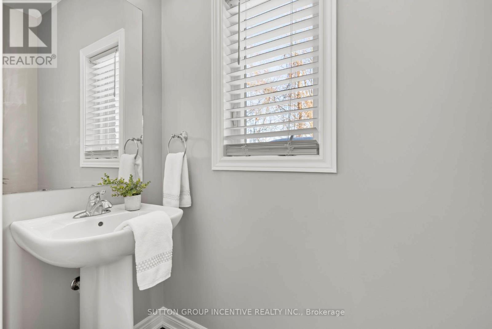 1252 Bardeau Street, Innisfil (Lefroy), Ontario  L0L 1W0 - Photo 5 - N12754780