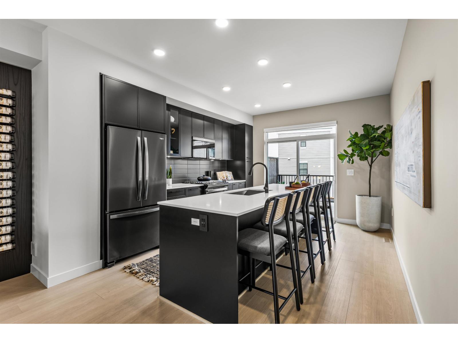 8 2886 MONTROSE AVENUE, Abbotsford, British Columbia