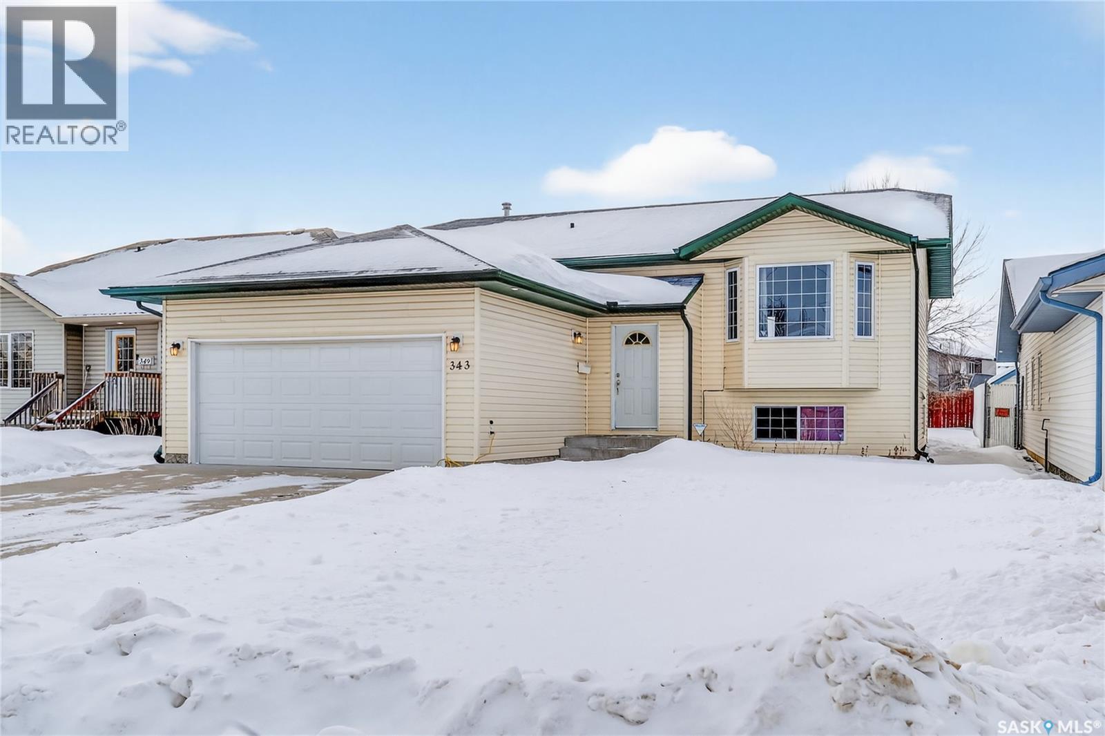 343 Bernard Bay, Prince Albert, Saskatchewan  S6V 7K6 - Photo 2 - SK027878