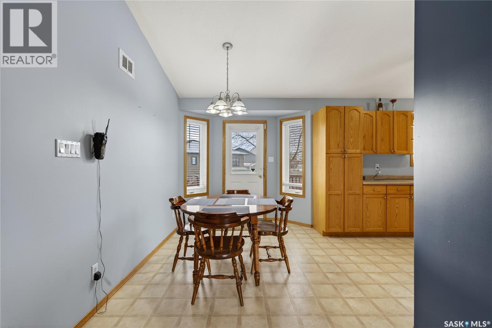 343 Bernard Bay, Prince Albert, Saskatchewan  S6V 7K6 - Photo 8 - SK027878