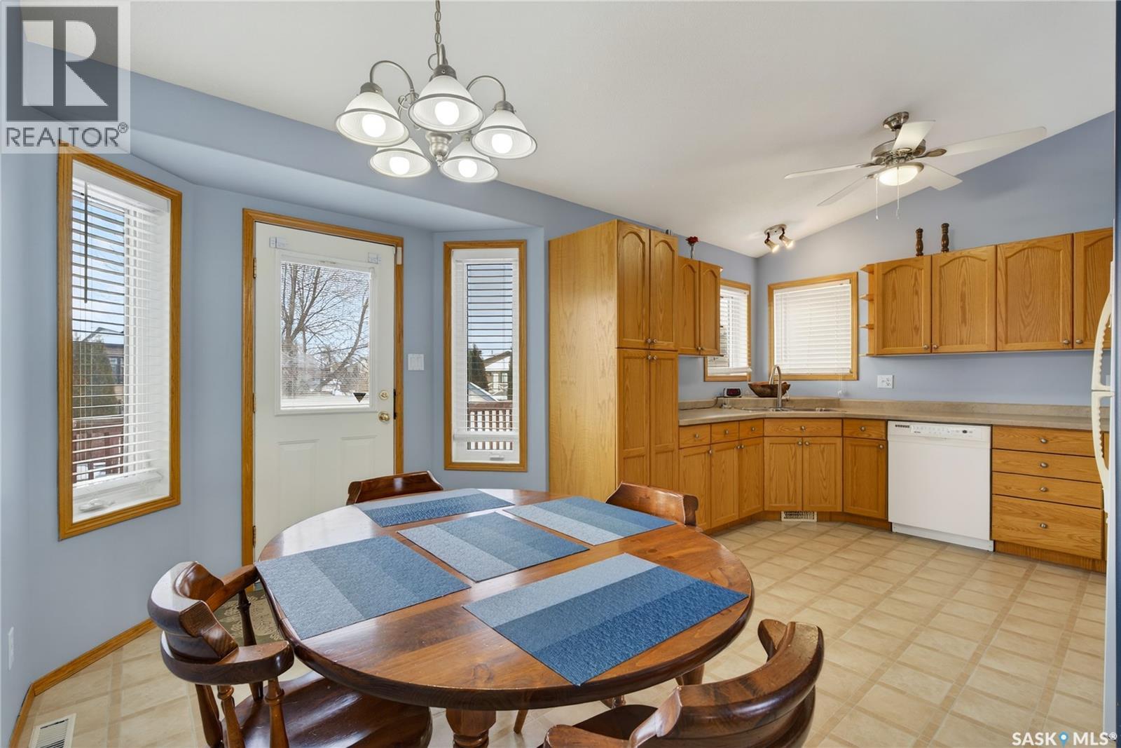 343 Bernard Bay, Prince Albert, Saskatchewan  S6V 7K6 - Photo 9 - SK027878