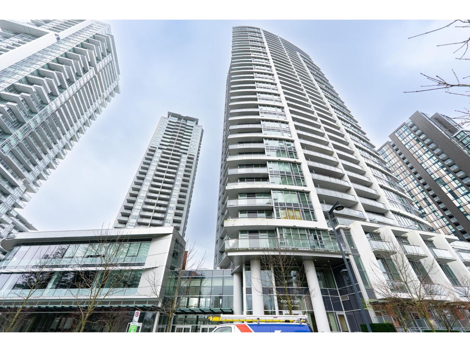 2906 13308 Central Avenue, Surrey, British Columbia  V3T 0M4 - Photo 1 - R3086078