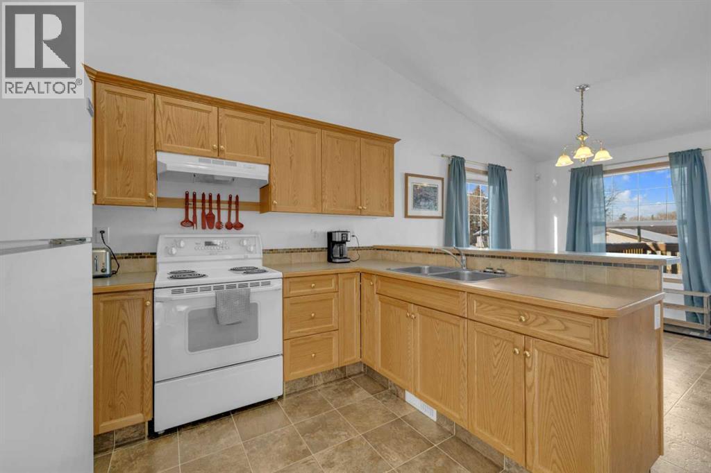 31 Elreg Street, Penhold, Alberta  T0M 1R0 - Photo 10 - A2282482