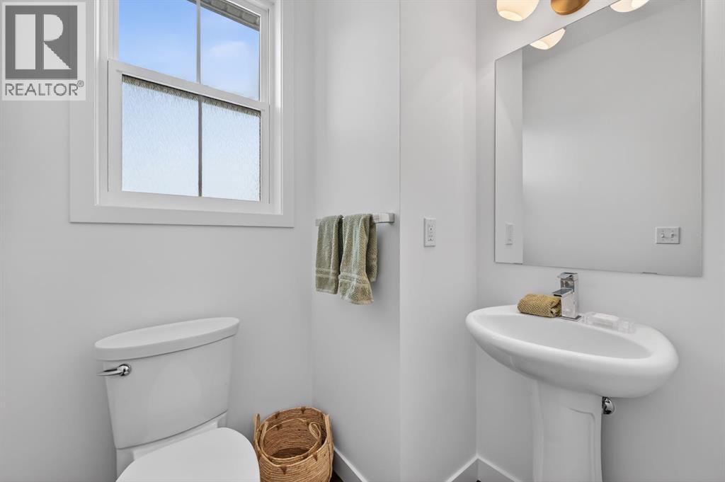 235 Ascot Circle Sw, Calgary, Alberta  T3H 0X2 - Photo 16 - A2277535