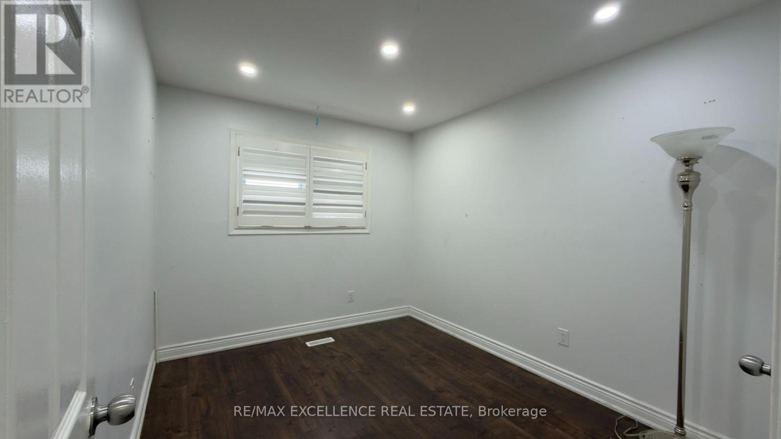 7479 Pickfair Drive, Mississauga, Ontario  L4T 2N1 - Photo 5 - W12754612