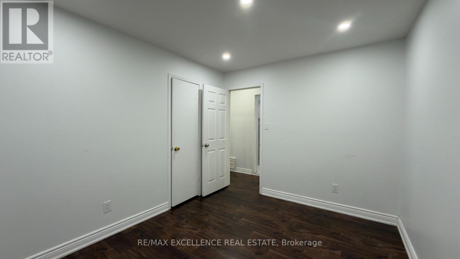 7479 Pickfair Drive, Mississauga, Ontario  L4T 2N1 - Photo 9 - W12754612