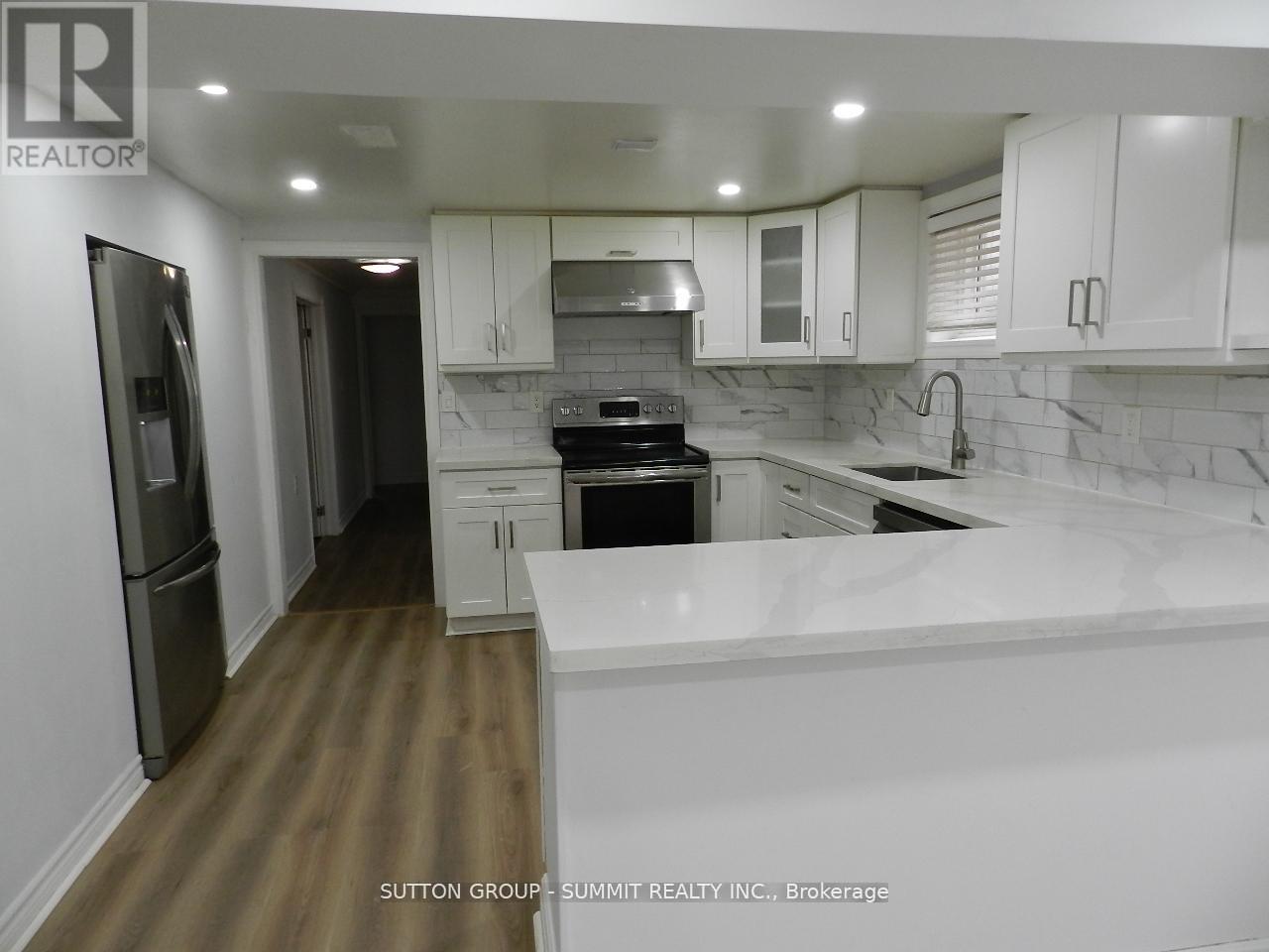 Lower - 3406 Ellengale Drive, Mississauga, Ontario  L5C 1Z4 - Photo 2 - W12754632