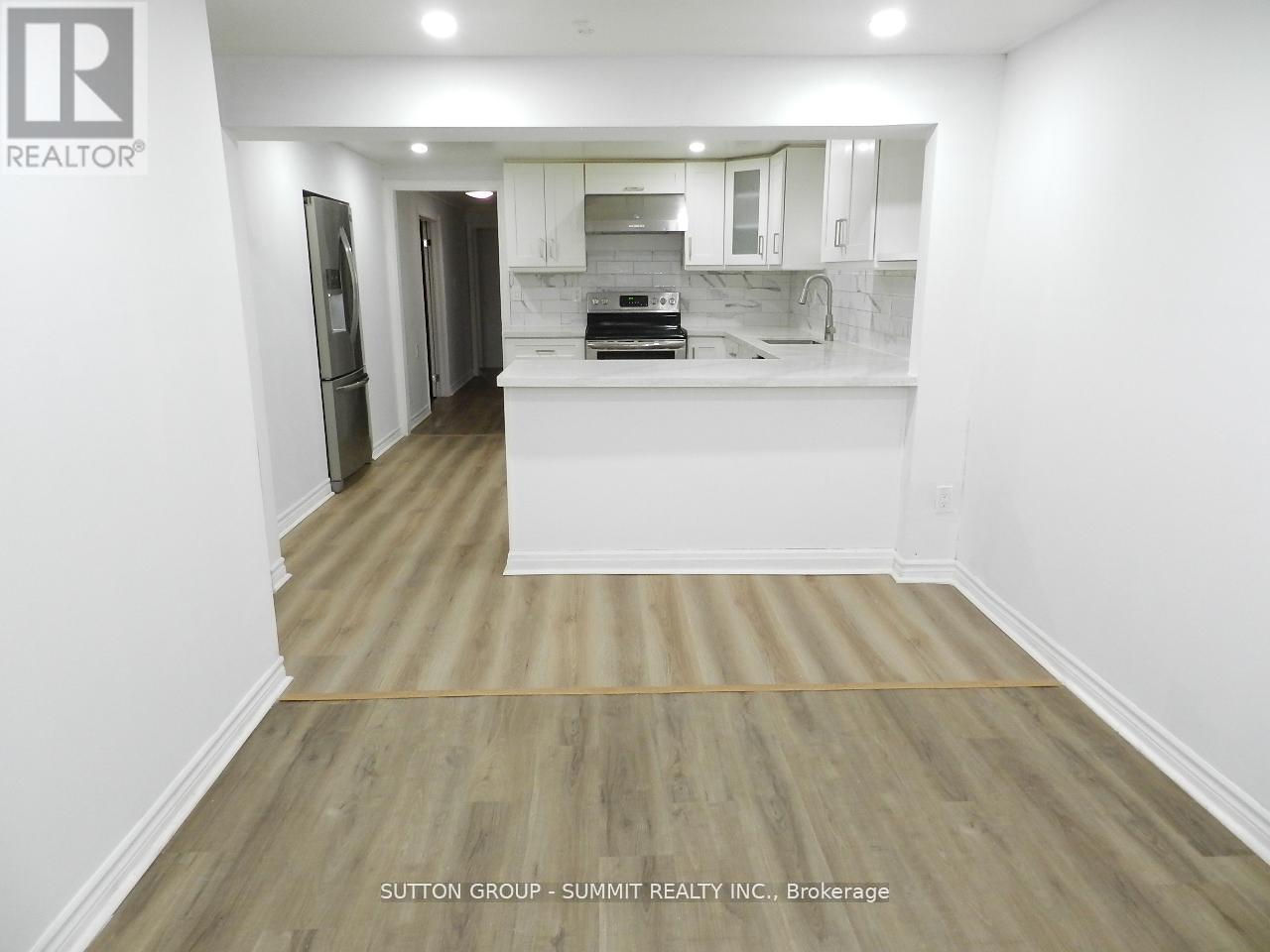 Lower - 3406 Ellengale Drive, Mississauga, Ontario  L5C 1Z4 - Photo 4 - W12754632