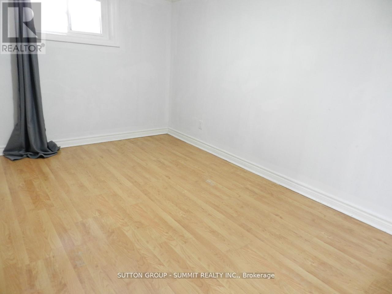 Lower - 3406 Ellengale Drive, Mississauga, Ontario  L5C 1Z4 - Photo 5 - W12754632