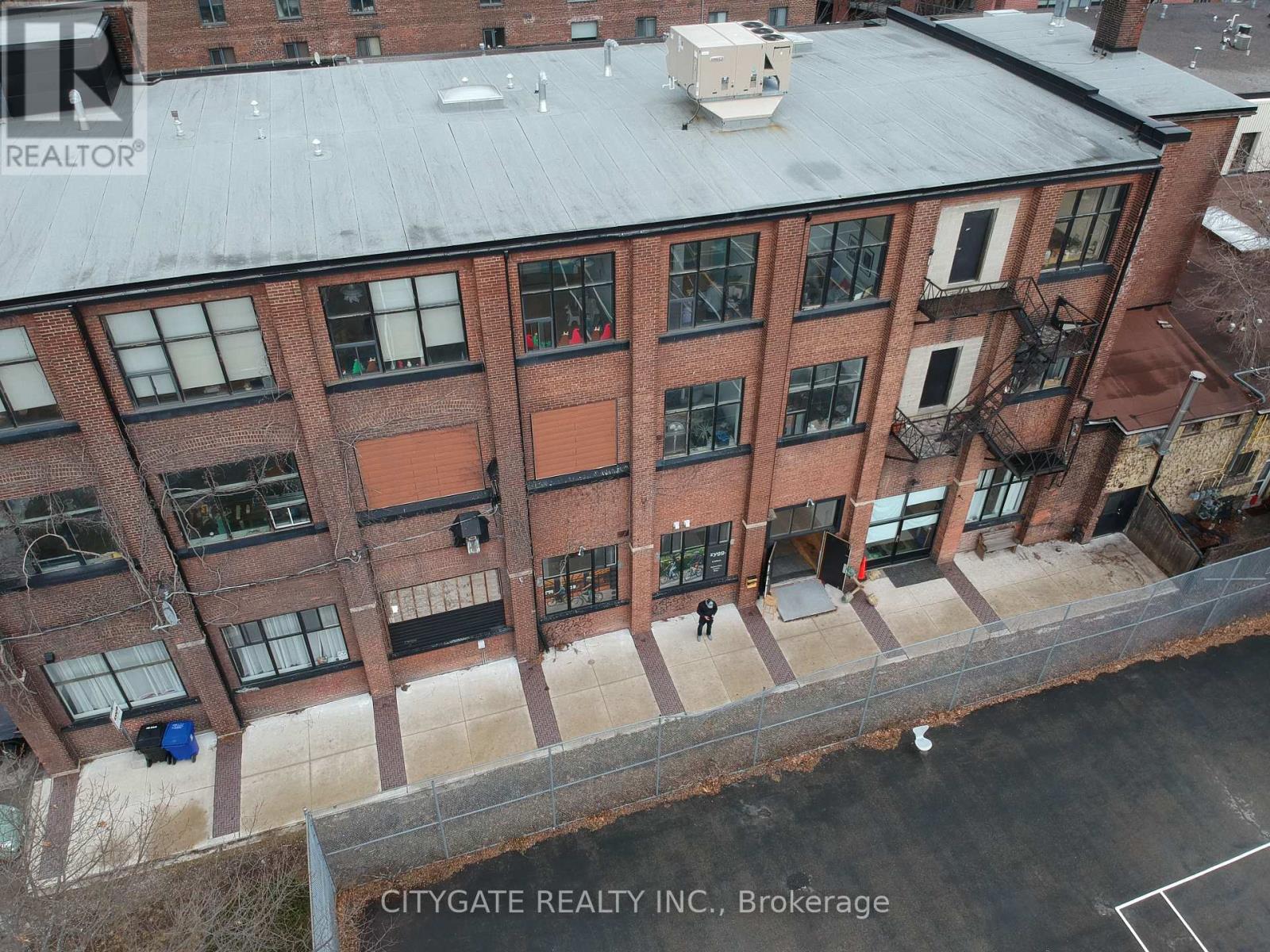 345 Sorauren Avenue, Toronto, Ontario  M6R 2G5 - Photo 13 - W12754710