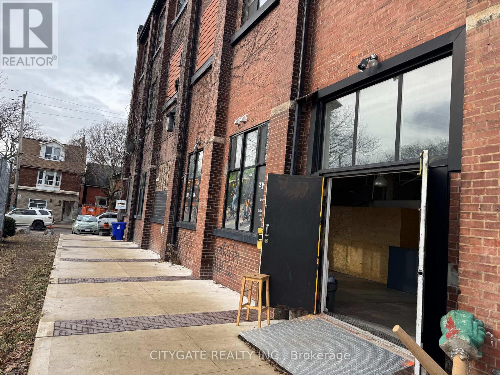 345 Sorauren Avenue, Toronto, Ontario  M6R 2G5 - Photo 2 - W12754710