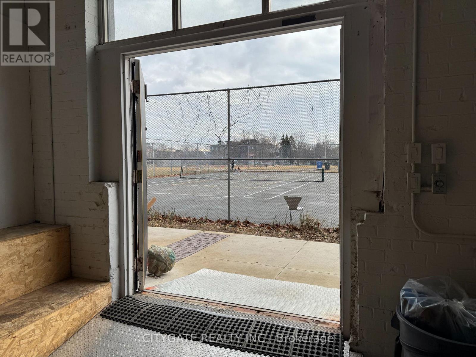 345 Sorauren Avenue, Toronto, Ontario  M6R 2G5 - Photo 8 - W12754710