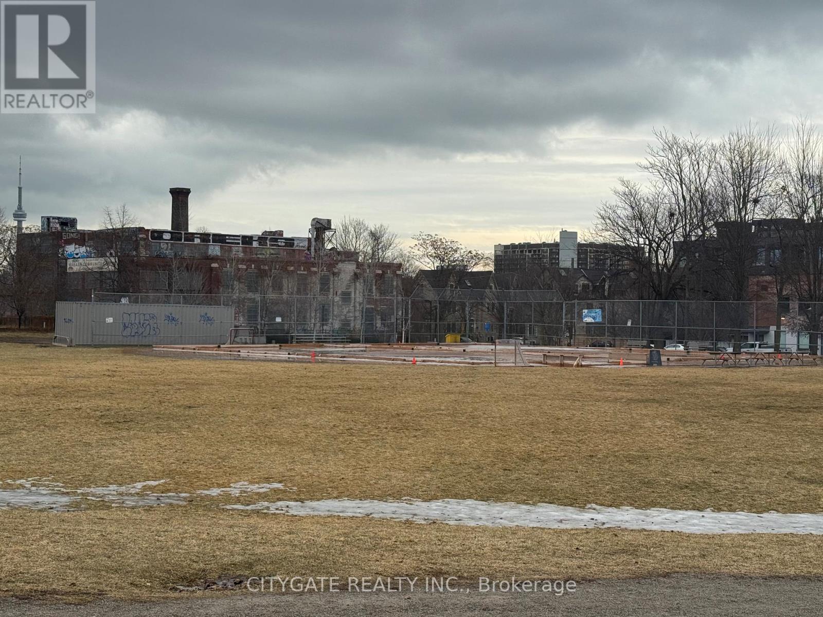 345 Sorauren Avenue, Toronto, Ontario  M6R 2G5 - Photo 9 - W12754710