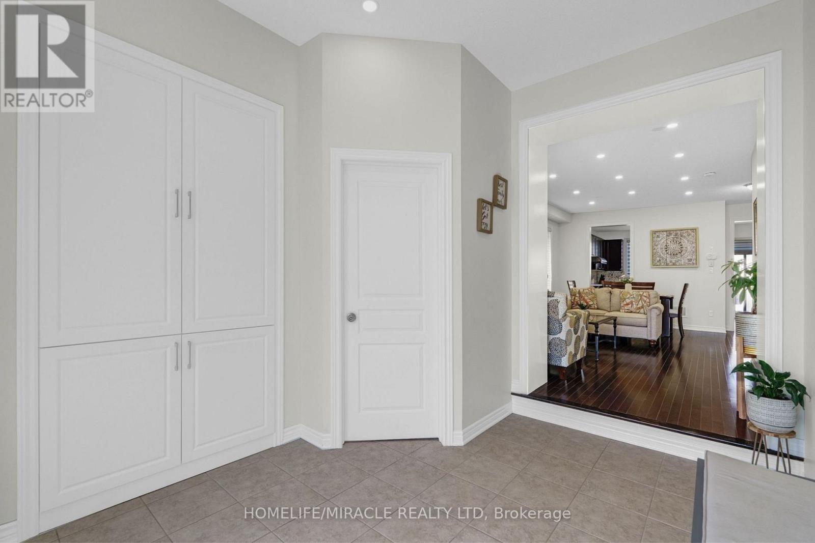 26 Fitzgibson Street, Brampton, Ontario  L6Y 0H8 - Photo 4 - W12754762