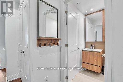 512 - 21 Park Street E, Mississauga, Ontario  L5G 0C2 - Photo 7 - W12754766