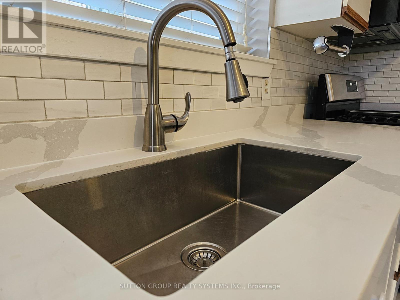 205 Elm Avenue, Milton, Ontario  L9T 2S7 - Photo 6 - W12754768