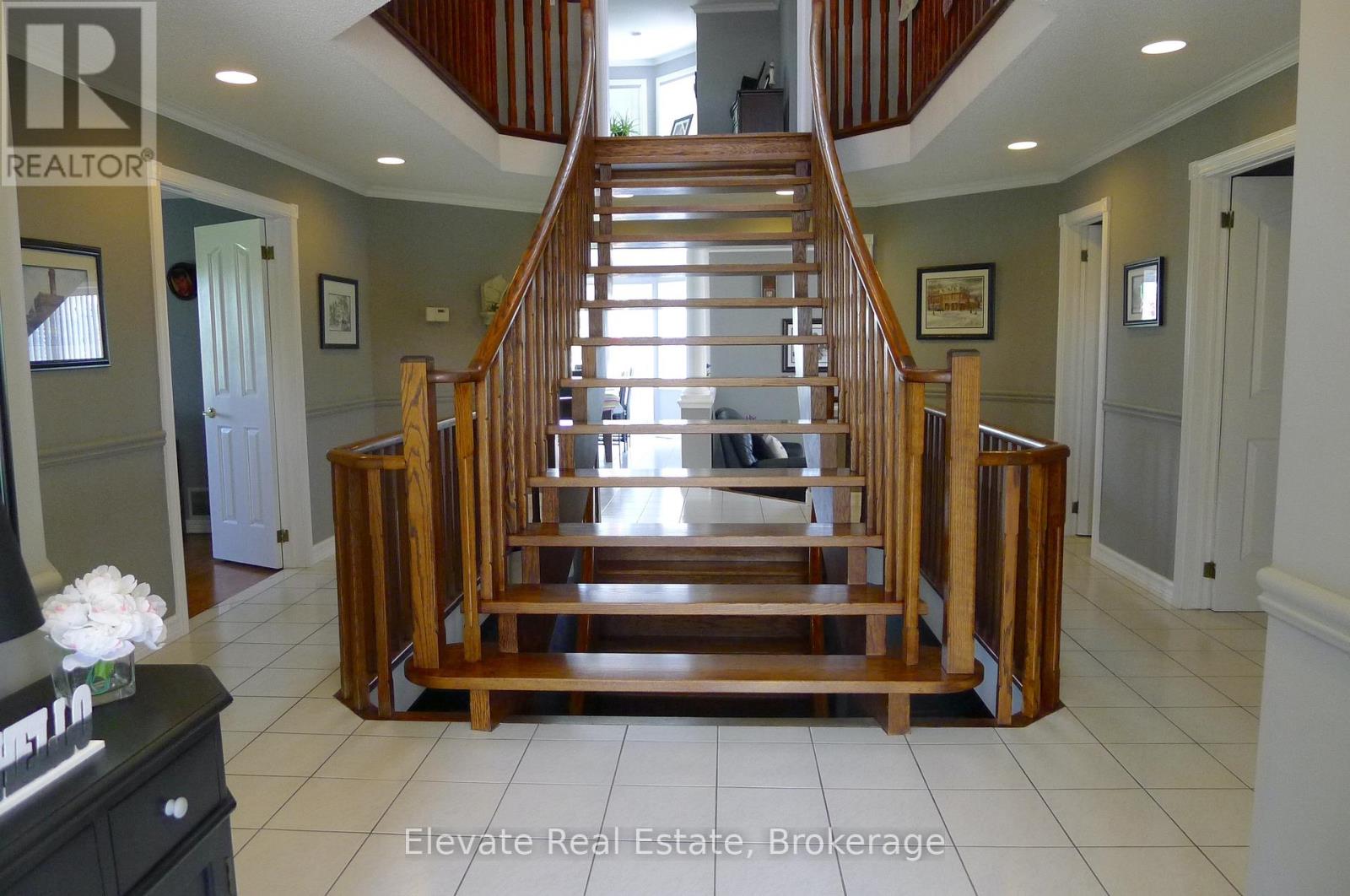 16 Fenton Way, Brampton (Toronto Gore Rural Estate), Ontario  L6P 0P5 - Photo 4 - W12754840