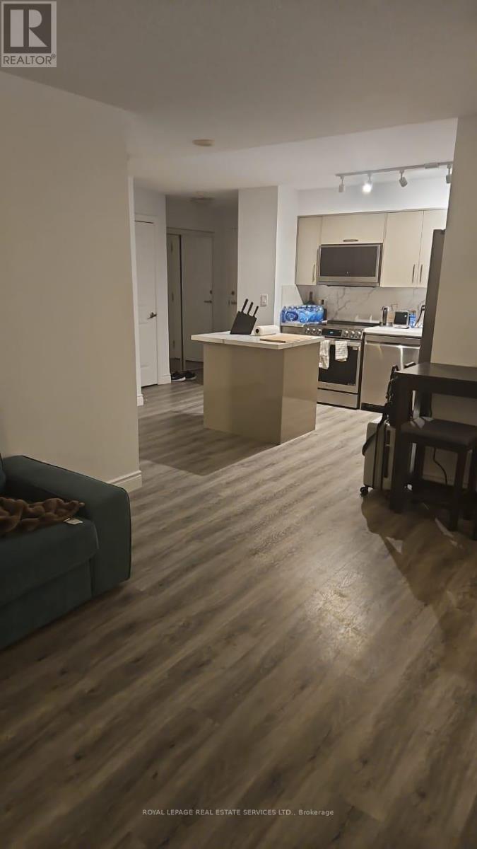 1007 - 330 Burnhamthorpe Road, Mississauga, Ontario  L5B 0E1 - Photo 3 - W12754842