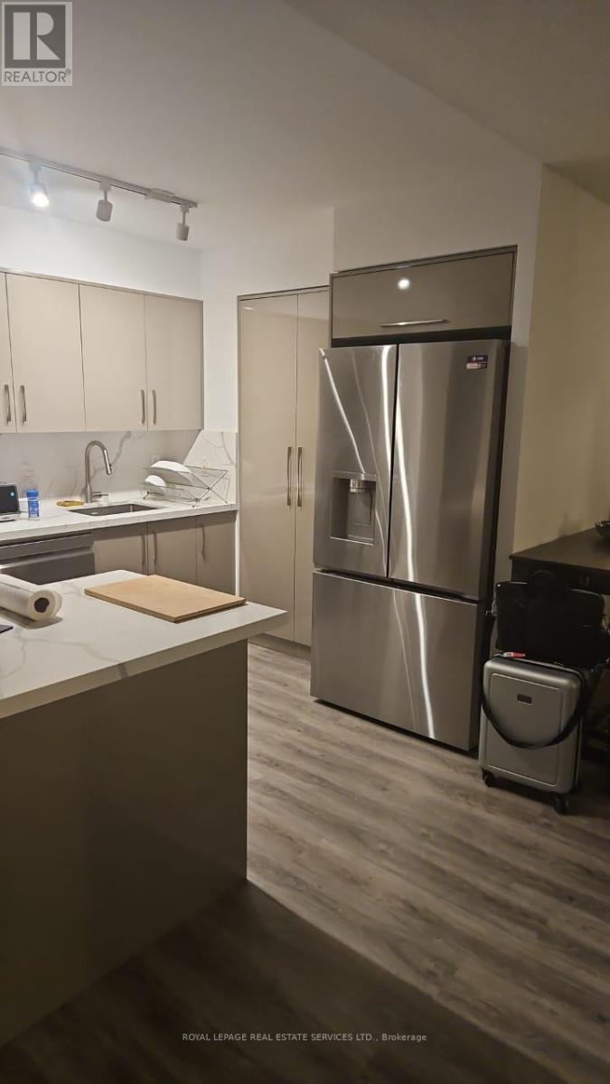 1007 - 330 Burnhamthorpe Road, Mississauga, Ontario  L5B 0E1 - Photo 5 - W12754842