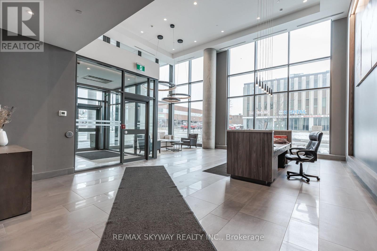 1607 - 15 Lynch Street, Brampton, Ontario  L6W 2Z8 - Photo 2 - W12754848