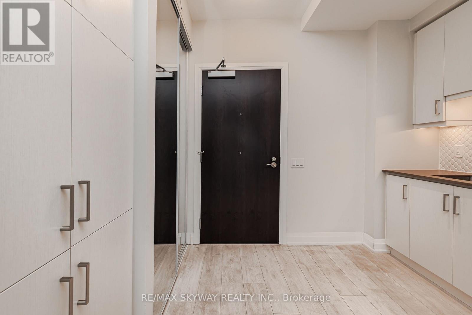 1607 - 15 Lynch Street, Brampton, Ontario  L6W 2Z8 - Photo 8 - W12754848