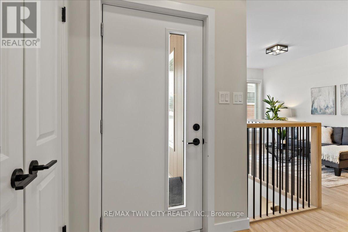 4 - 2 Pipers Green Court, Kitchener, Ontario  N2E 3C6 - Photo 4 - X12754764