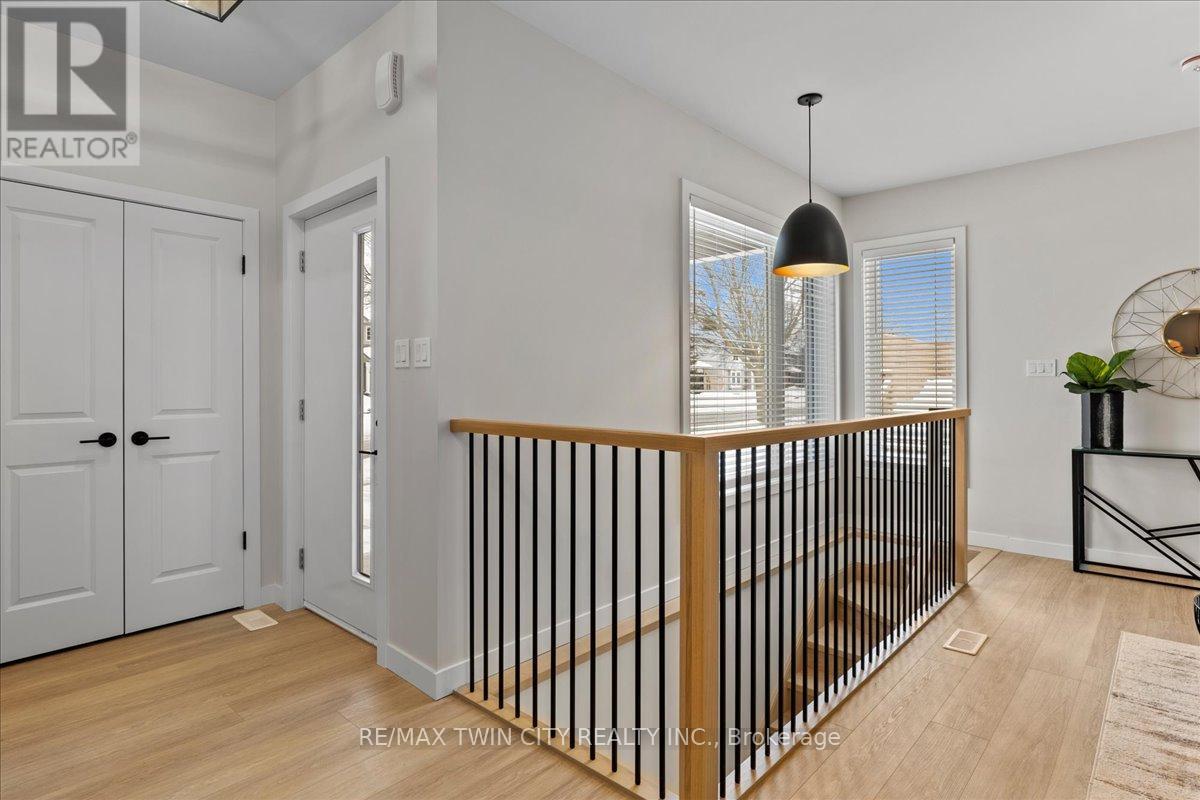 4 - 2 Pipers Green Court, Kitchener, Ontario  N2E 3C6 - Photo 7 - X12754764