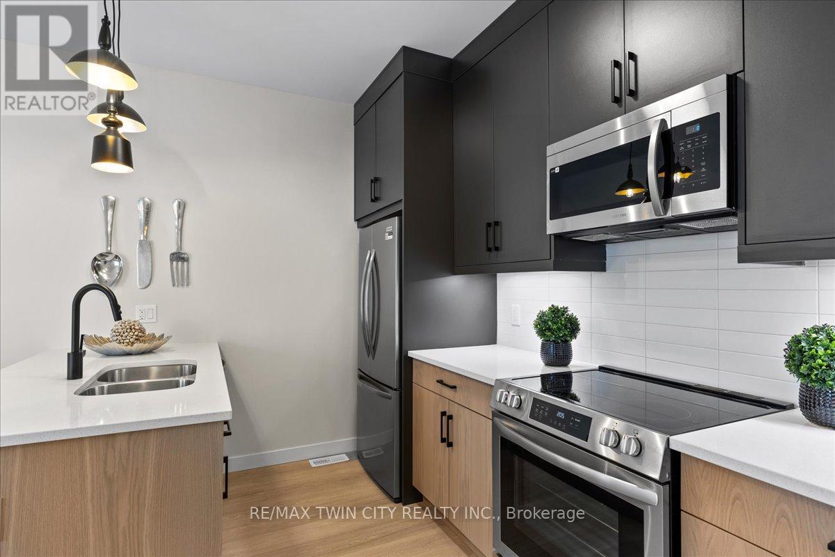 4 - 2 Pipers Green Court, Kitchener, Ontario  N2E 3C6 - Photo 9 - X12754764