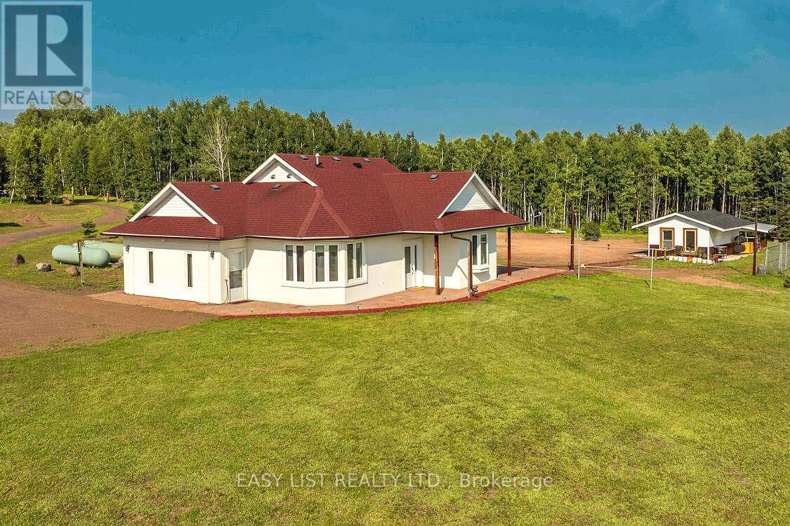 608 COPPER CLIFF ROAD, Neebing, Ontario