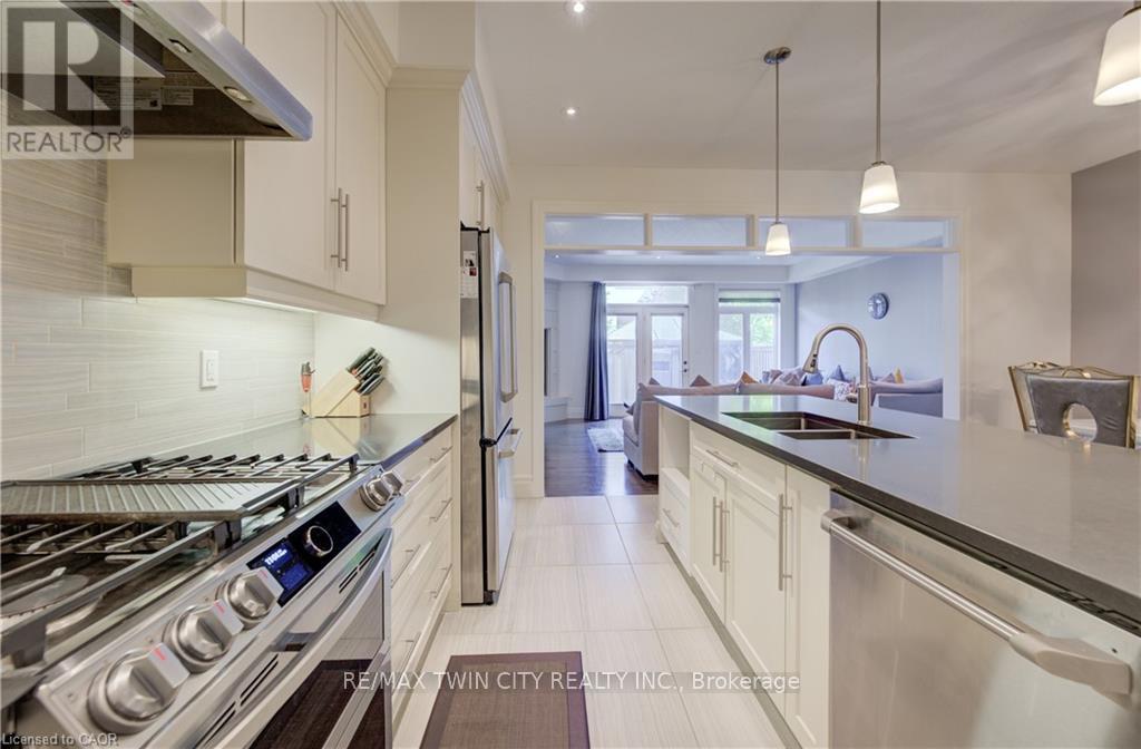 140 Oak Park Drive, Waterloo, Ontario  N2K 0B3 - Photo 8 - X12754844