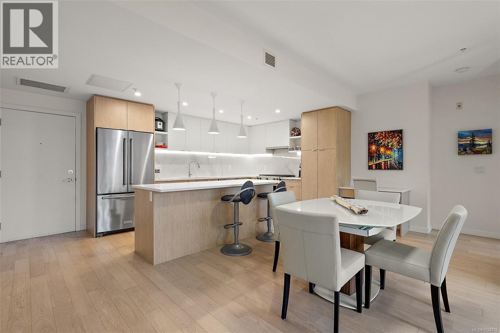 203 5118 Cordova Bay Rd, Saanich, British Columbia V8X 1R1 - Photo 6 - 1024878