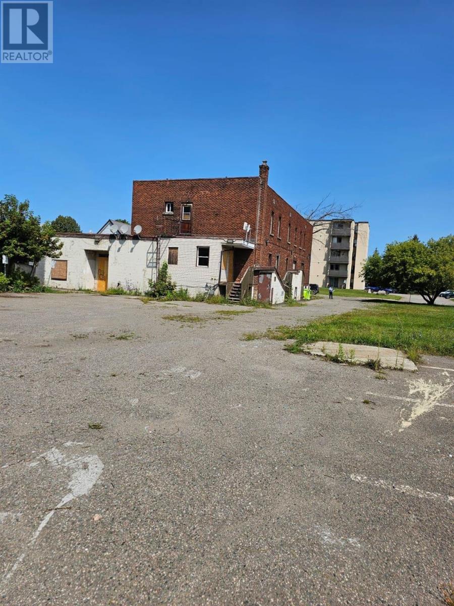 569 Queen St W, Sault Ste. Marie, Ontario  P6A 1A8 - Photo 6 - SM260223