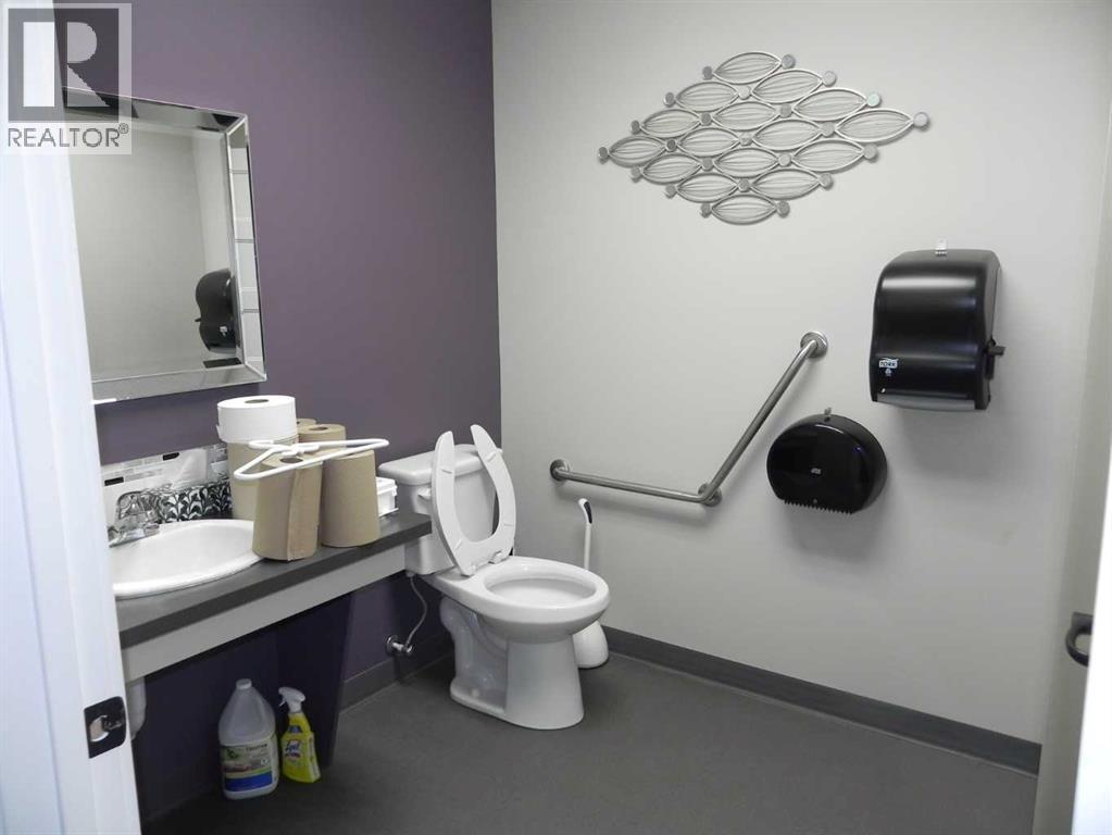 B, 5820 Highway 2a, Lacombe, Alberta  T4L 2G5 - Photo 15 - A2273432