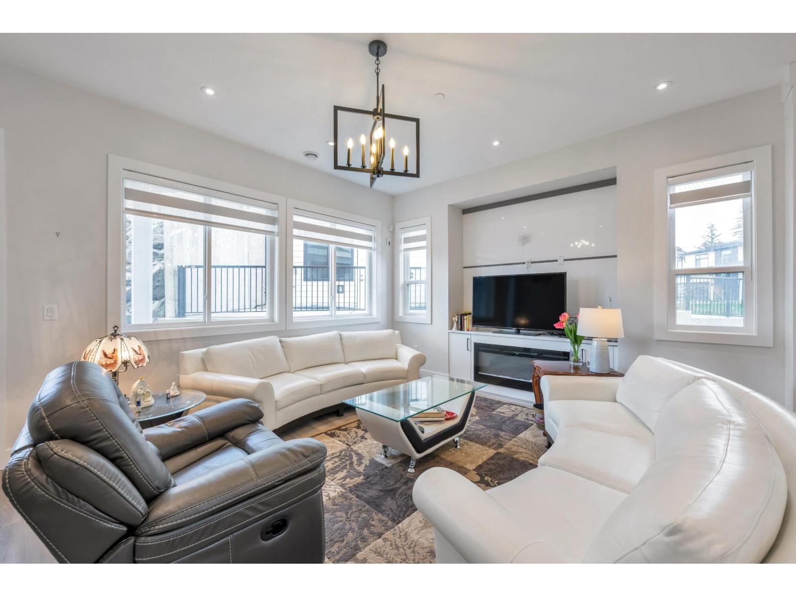 46077 Crestview Drive, Promontory, Chilliwack, British Columbia  V2R 6G4 - Photo 3 - R3085521