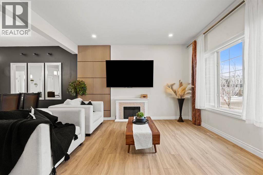 10 Emberside Link, Cochrane, Alberta  T4C 3A9 - Photo 3 - A2276985