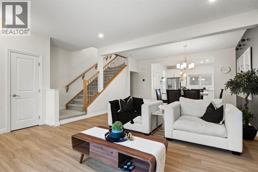 10 Emberside Link, Cochrane, Alberta  T4C 3A9 - Photo 2 - A2276985