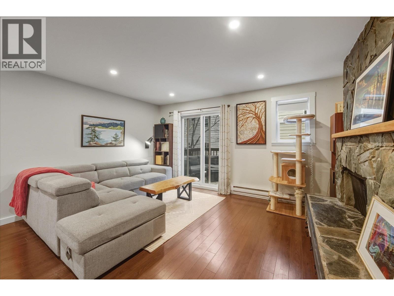 3 8022 Timber Lane, Whistler, British Columbia  V8E 0G1 - Photo 2 - R3086045