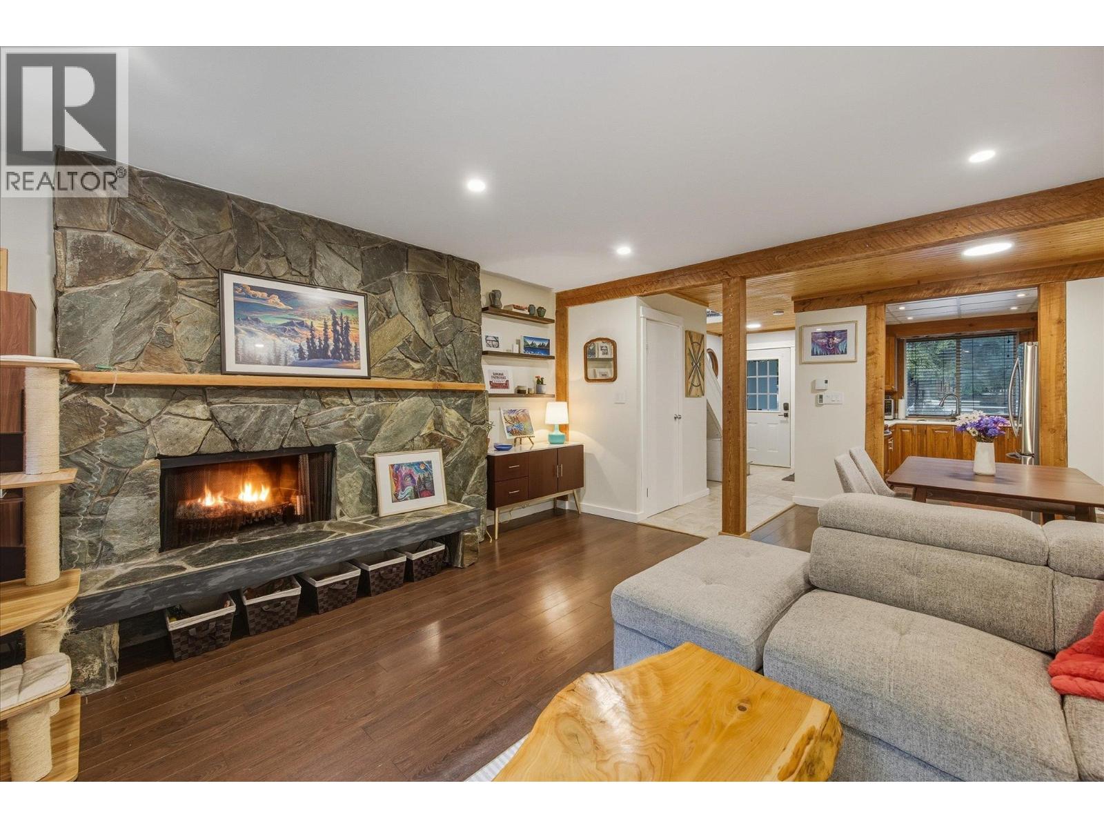 3 8022 Timber Lane, Whistler, British Columbia  V8E 0G1 - Photo 4 - R3086045