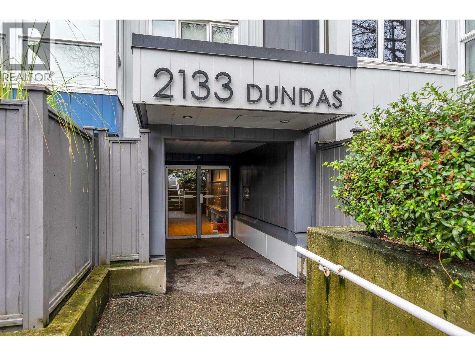406 2133 Dundas Street, Vancouver, British Columbia  V5L 1J7 - Photo 1 - R3086173