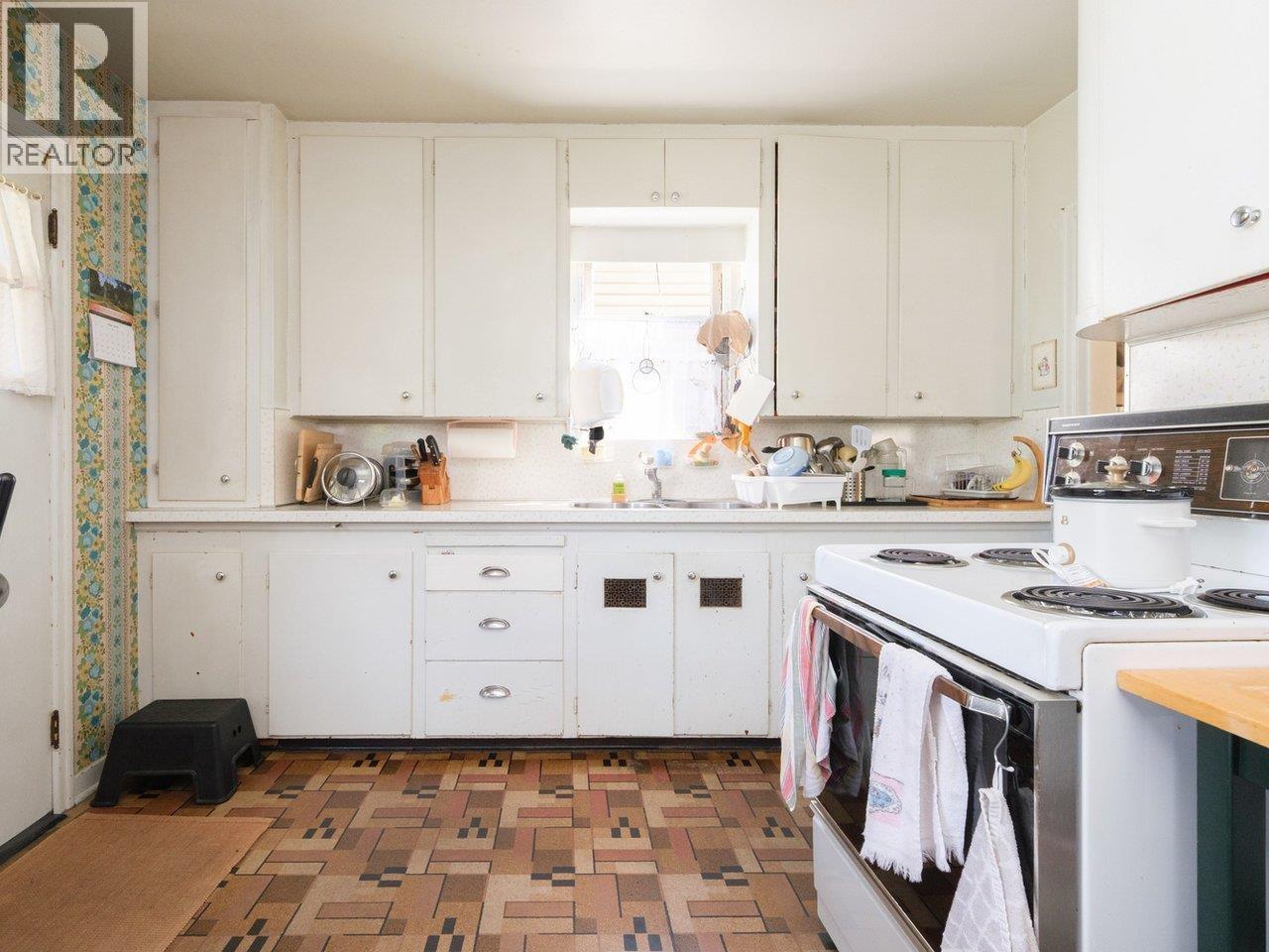 8510 Montcalm Street, Vancouver, British Columbia  V6P 4P7 - Photo 11 - R3086073