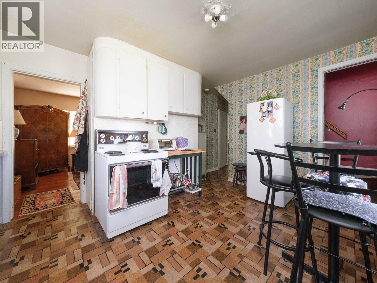 8510 Montcalm Street, Vancouver, British Columbia  V6P 4P7 - Photo 12 - R3086073