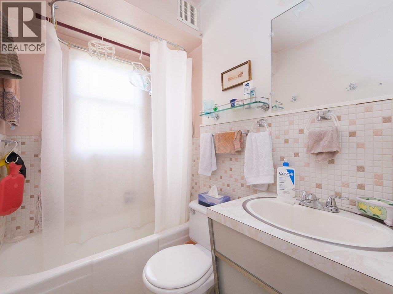 8510 Montcalm Street, Vancouver, British Columbia  V6P 4P7 - Photo 15 - R3086073