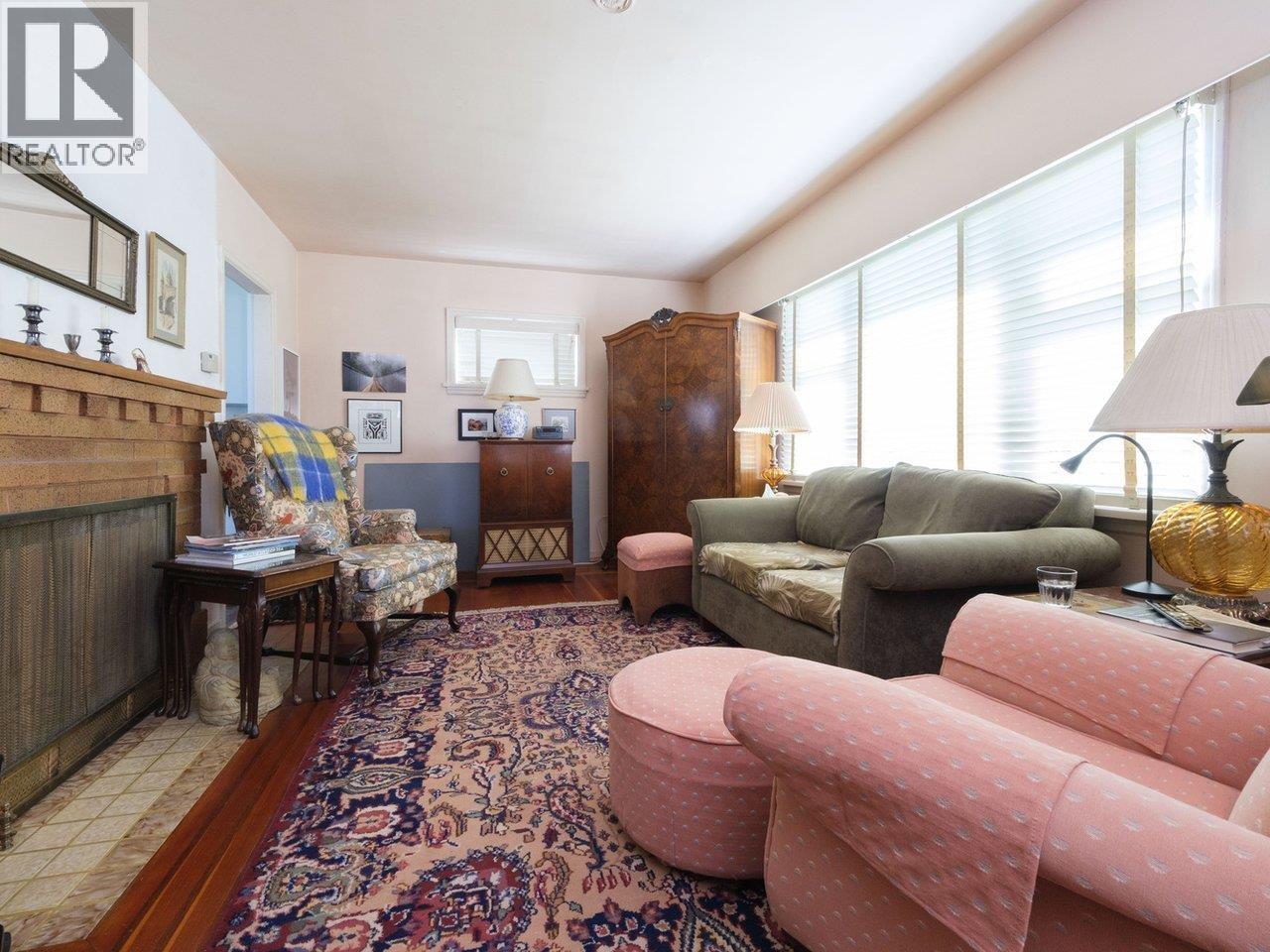 8510 Montcalm Street, Vancouver, British Columbia  V6P 4P7 - Photo 2 - R3086073