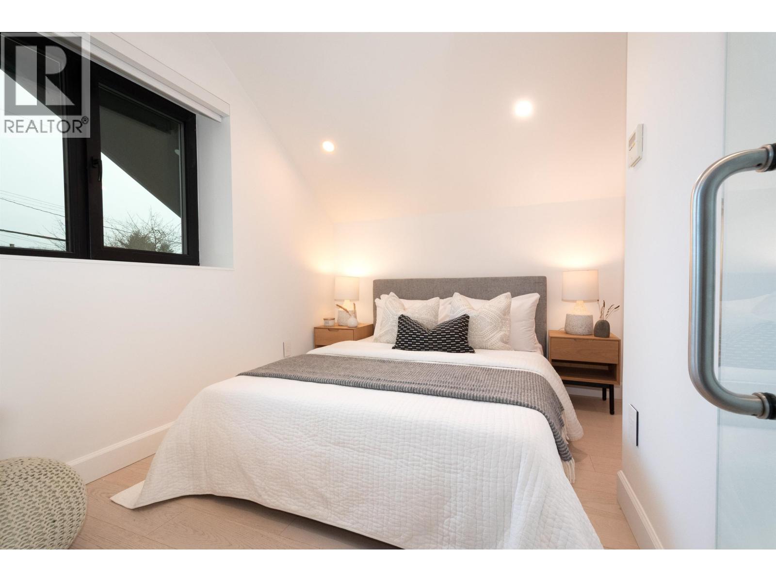 2734 Yale Street, Vancouver, British Columbia  V5K 1C3 - Photo 12 - R3086100