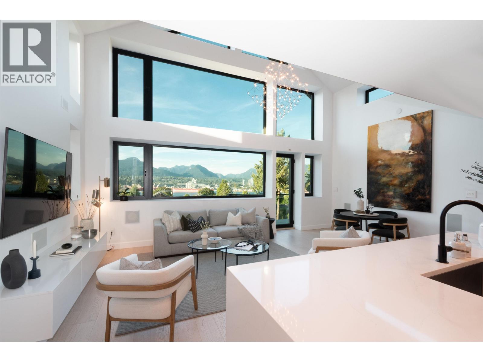 2734 Yale Street, Vancouver, British Columbia  V5K 1C3 - Photo 3 - R3086100