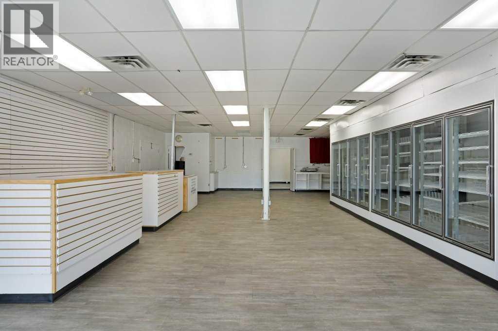 135 Young Road, Brooks, Alberta  T1R 0A3 - Photo 8 - A2247428