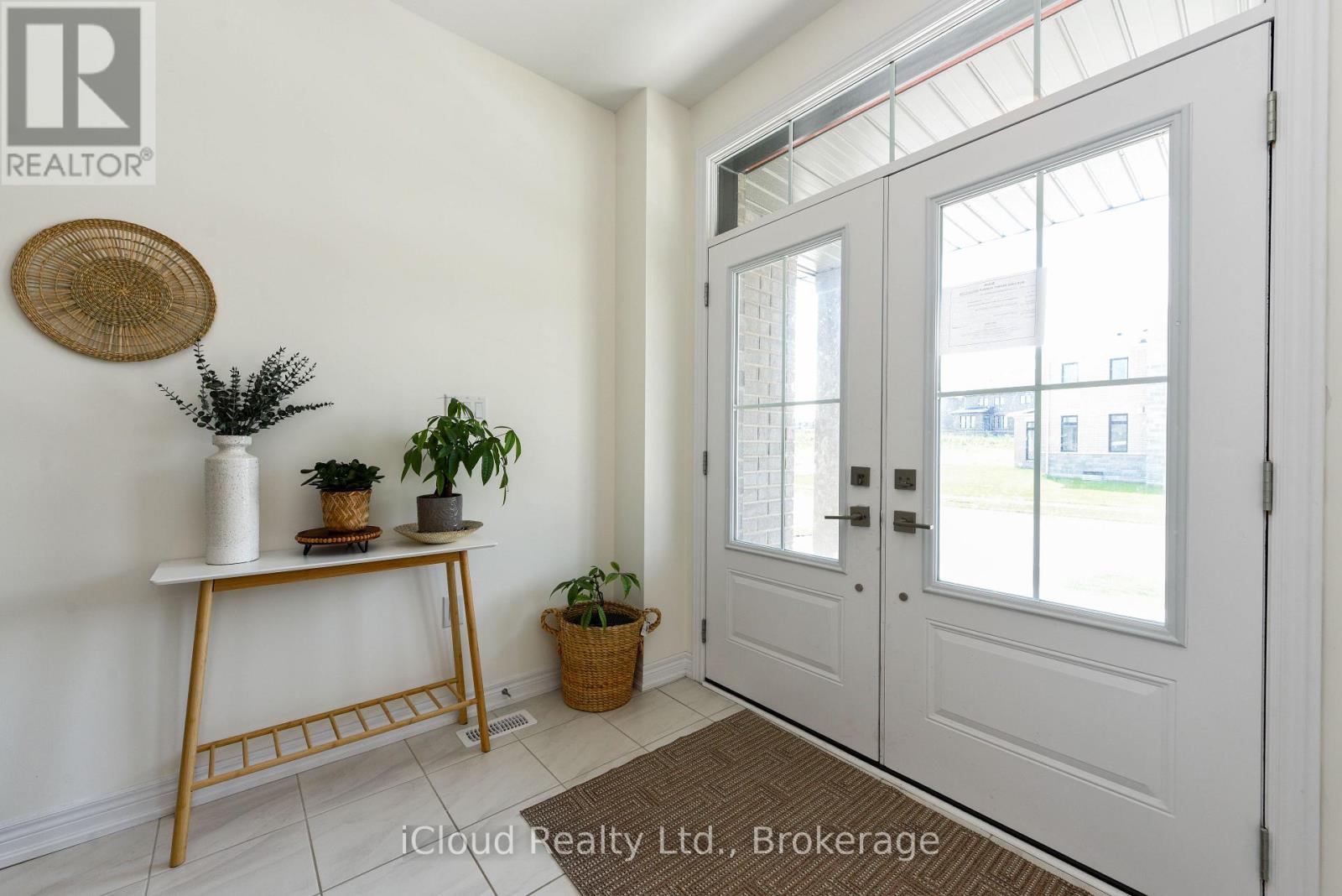 114 Thicketwood Avenue, Barrie, Ontario  L9J 0W8 - Photo 2 - S12754888