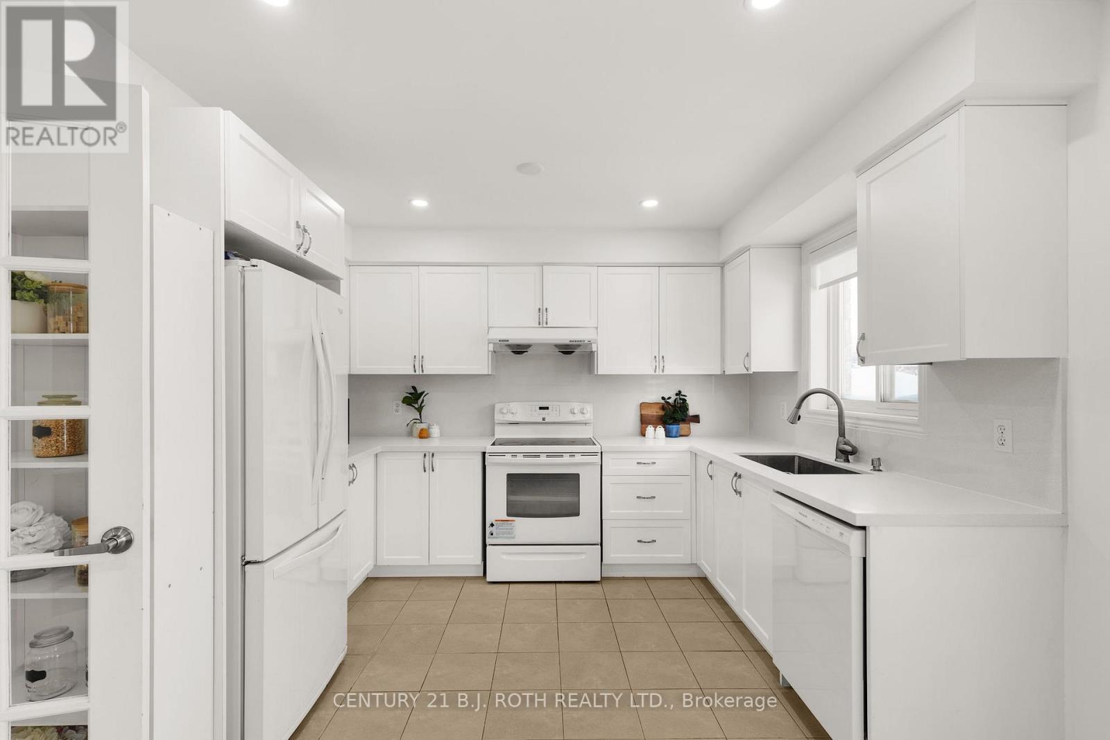 148 Marsellus Drive, Barrie (Holly), Ontario L4N 0E1 - Photo 4 - S12754908